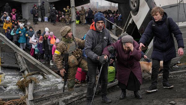రష్యా చేతిలో బందీగా 4 లక్షల మంది.. సాయం కోసం జో బైడెన్‌కు జెలెన్‌స్కీ ఫోన్!
