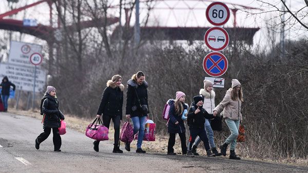 చుట్టుముట్టిన రష్యన్ బలగాలు: కీవ్‌ను ఇప్పటికిప్పుడు ఖాళీ చేయాలి: భారత ఎంబసీ అడ్వైజరీ