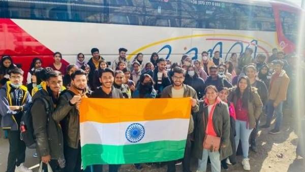 Russia-Ukraine war: రష్యా సరిహద్దుల్లో చిక్కుక్కున్న 500మంది భారతీయ విద్యార్ధుల అవస్థలు