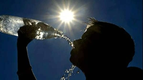 రోజు మంచినీరు ఎంత తీసుకుంటున్నారు.. వేసవిలో ఎంత, నిపుణులు ఏమంటున్నారు..