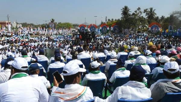 IT HUB: శివరాత్రి రోజు సినిమా చూపించిన కాంగ్రెస్, భారీ ట్రాఫిక్ దెబ్బతో ప్రజలు హడల్, పండుగ రోజు !