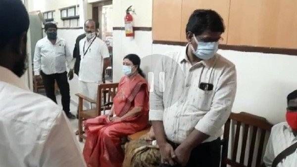 Sasikala: సెంట్రల్ జైల్లో లగ్జరీ లైఫ్ కేసు, చిన్నమ్మకు షరతులతో బెయిల్, ఇళవరసికి కూడా, అప్పట్లో !