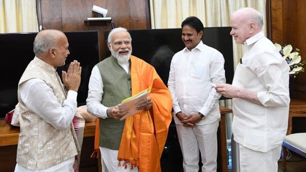 ప్రధానితో వైసీపీ ఎంపీల సమావేశం - బీసీ జనగణనపై వినతి..!!