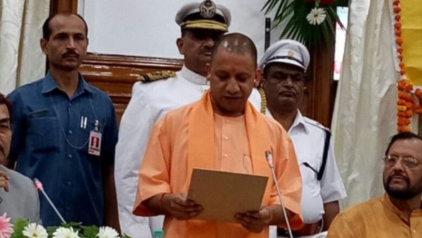 ఉత్తర్ ప్రదేశ్ సీఎంగా యోగీ ప్రమాణస్వీకారం: ప్రధాని మోదీ హాజరు