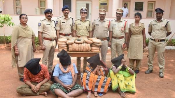 రైళ్ళద్వారా గంజాయి దందా.. ఇద్దరు మహిళలతో సహా నలుగురు అంతర్రాష్ట్ర గంజాయి స్మగ్లర్ల అరెస్ట్