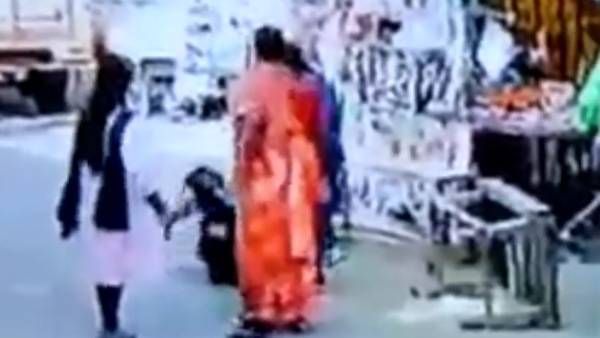 Lady leader: లేడీ లీడర్ దర్బార్, గాజుల షాపును గుజరీ షాపు చేసింది, ప్రతిపక్షంలో రూ. 50 వేలు డిమాండ్!