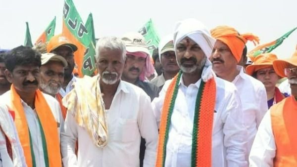 కేసీఆర్! నీ ఫ్యామిలీ ఆస్తులెంత? 4 లక్షల కోట్ల అప్పుల ధనిక రాష్ట్రమా?: ఐఆర్ఎస్ పెట్టుకో అంటూ బండి