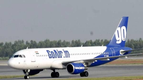 గోఎయిర్ విమానంకు బాంబు బెదిరింపు కాల్: శ్రీనగర్‌లోనే నిలిచిపోయిన ప్లేన్, తనిఖీ