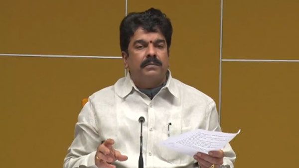 చంద్రబాబు, బోండా ఉమకు మహిళా కమిషన్ సమన్లు-వాసిరెడ్డి పద్మకు అవమానంపై 27న విచారణ