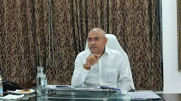 జర్నలిస్టులు జగన్‌ను ఆరాధించాలి; తొలినాడే మంత్రి చెల్లుబోయిన వేణుగోపాల కృష్ణ షాకింగ్ సలహా