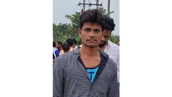 Shootout: కేజీఎఫ్-2 సినిమా చూస్తుంటే థియేటర్ లోనే రివాల్వర్ తో కాల్చిపారేశాడు, ఫ్యాన్స్ పరుగో పరుగు !