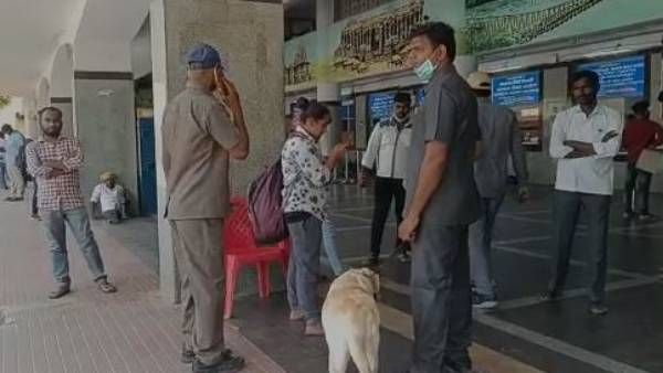 విశాఖ-సికింద్రాబాద్ రైళ్ళలో బాంబుల బెదిరింపు: పోలీసులు, రైల్వే అలెర్ట్; బాంబుస్క్వాడ్ తనిఖీలు