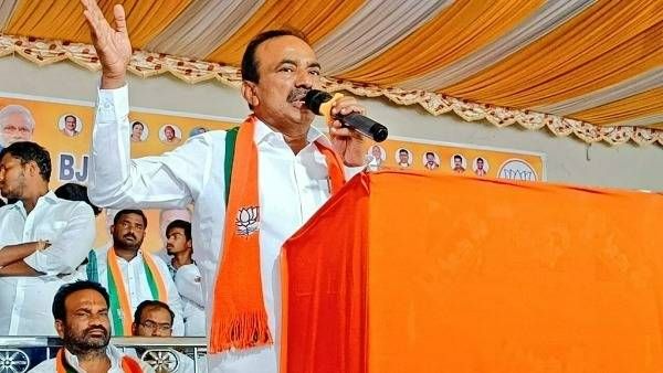 సిగ్గుమాలిన చర్య అంటూ కేసీఆర్‌పై ఈటల రాజేందర్ ఫైర్: పోలీసుల తీరుపై రఘునందన్ రావు