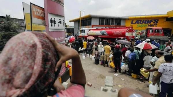 ఎమర్జెన్సీ శ్రీలంకకు భారత్ భారీ సాయం- నిరసనలతో అట్టుడుకుతున్న వైనం- భద్రత కట్టుదిట్టం