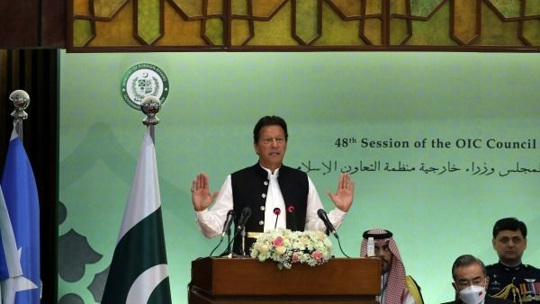 భారత్‌కు మద్దతిచ్చే శక్తివంతమైన దేశమే నాపై కుట్రలు చేస్తోంది: ఇమ్రాన్ ఖాన్ సంచలనం