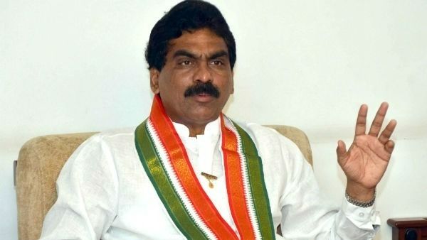 రాజకీయాల్లోకి లగడపాటి రీఎంట్రీ: వైసీపీ వైపు చూపు: విజయవాడ ఎంపీ సీటు ఆఫర్?: ఆ ఎమ్మెల్యేతో భేటీ