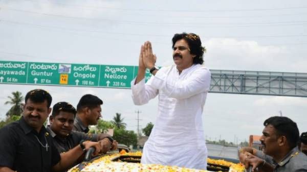 పశ్చిమగోదావరి జిల్లాలో కౌలురైతుల కుటుంబాలకు పవన్ కళ్యాణ్ పరామర్శ.. ఆర్ధికసాయం అందిస్తూ భరోసా!!