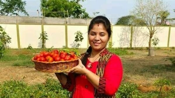 పశువులకొట్టంలో కొడాలి నాని; పెరటితోటలో పుష్పశ్రీవాణి: మాజీ మంత్రులపై ఏపీలో హాట్ డిబేట్!!