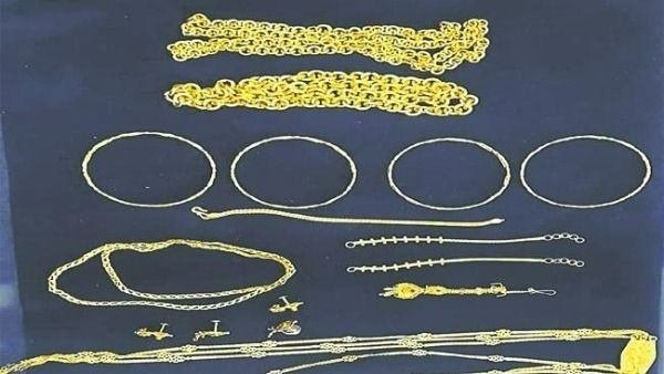 అండర్ వేర్ లో అరకిలో బంగారం..శంషాబాద్ విమానాశ్రయంలో పట్టుకున్న కస్టమ్స్ అధికారులు