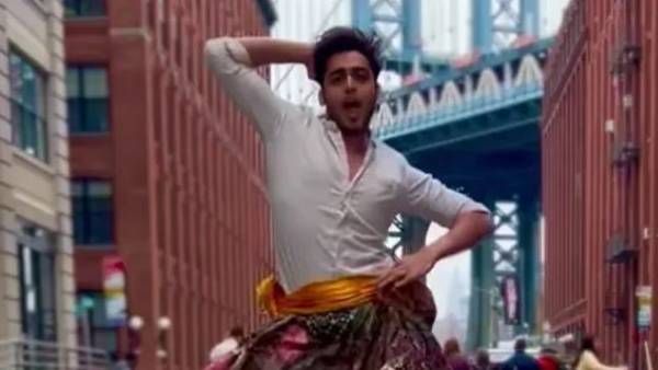 viral video:పుష్ప క్రేజ్ మాములుగా లేదుగా.. న్యూయార్క్ వీధుల్లో ష్కర్ట్ వేసుకొని మరీ..