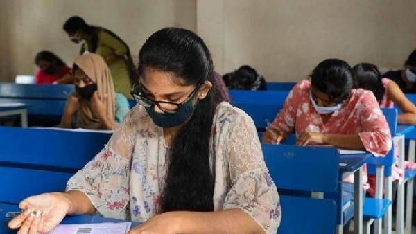 విద్యార్థులకు గుడ్‌న్యూస్: ఒకేసారి రెండు డిగ్రీలు చేసేందుకు యూజీసీ అనుమతి