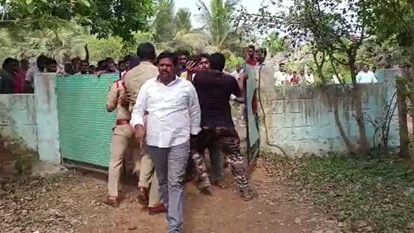 గోపాలపురం వైసీపీ ఎమ్మెల్యే తలారి వెంకట్రావుపై స్ధానికుల దాడి- స్ధానిక నేత హత్యలో ప్రమేయంపై