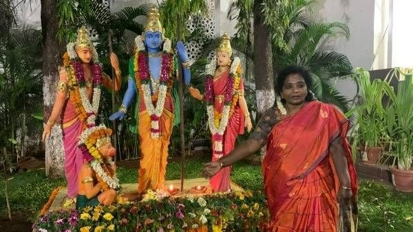 భద్రాద్రికి రోడ్డుమార్గంలో గవర్నర్ తమిళిసై: హెలికాఫ్టర్ సౌకర్యం కల్పించకుండా కెసీఆర్ సర్కార్ వివక్ష!!