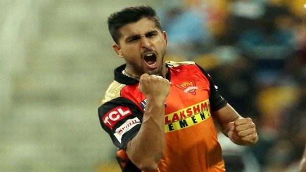 ఉమ్రాన్ మాలిక్: 150 KMPH కంటే ఎక్కువ స్పీడుతో వికెట్లు ఎగరగొట్టిన ‘కొత్త స్టార్’