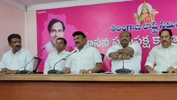 52ఇంచుల చాతి ఎందుకు బీసీలను పట్టించుకోవడం లేదు?మోదీని వినూత్నంగా విమర్శించిన టీ మంత్రులు!