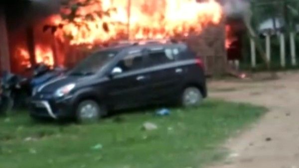 దారుణం: కస్టడీలో వ్యక్తి మృతి.. పోలీస్ స్టేషన్‌కు నిప్పుపెట్టిన దుండగులు