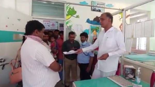 లంచం అడిగిన వైద్యుడిని.. అక్కడికక్కడే సస్పెండ్ చేసిన మంత్రి హరీశ్ రావు