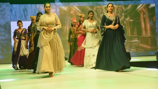 డ్రగ్స్ నివారణ, రోడ్డు భద్రతపై వరంగల్ పోలీసుల వినూత్న ప్రయత్నం అవేకన్; అదరగొట్టిన ర్యాంప్ వాక్!!