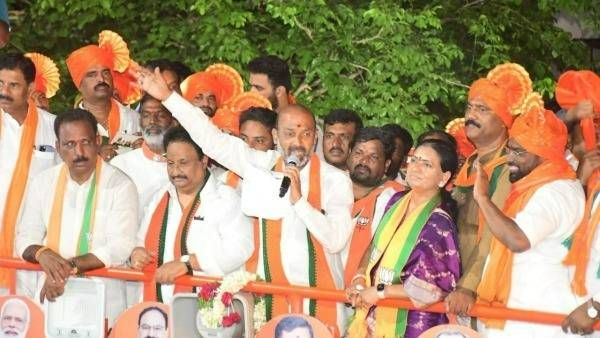 రాష్ట్రాన్ని సీఎం అప్పులపాలు చేసారు.!ప్రజల చేతిలో చిప్ప పెట్టారని కేసీఆర్ పై బండి సంజయ్ ఫైర్.!