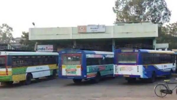 ఓరేయ్.. ఎందిరా ఇదీ, బస్సు వెనకాల నిచ్చెన పట్టుకొని జర్నీ.. ఏకంగా 5 కి.మీ