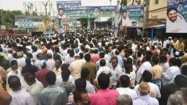 వాడలకు దూరంగా వైసీపీ మంత్రుల బస్సుయాత్ర- బహిరంగసభలకే ప్రాధాన్యం-టార్గెట్ నెరవేరేనా ?