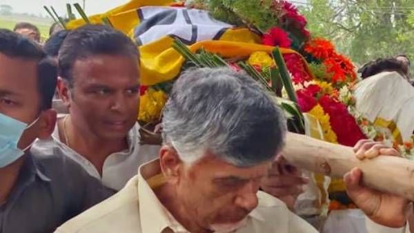 బొజ్జల పాడే మోసిన ప్రాణ స్నేహితుడు చంద్రబాబు.. తుది నివాళి