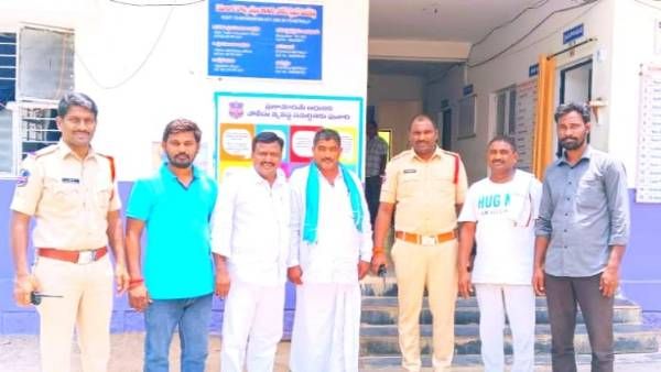 అర్ధరాత్రి 12.30 గంటలకు.. రైతు నేతలు, కాంగ్రెస్ నేతల అరెస్ట్, ఎందుకంటే..?