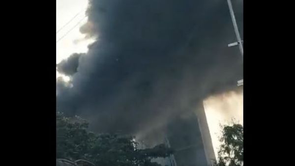 విశాఖ పోర్టు వేదాంత లోడర్ వద్ద ప్రమాదం.. ఎగిసిపడుతున్న మంటలు