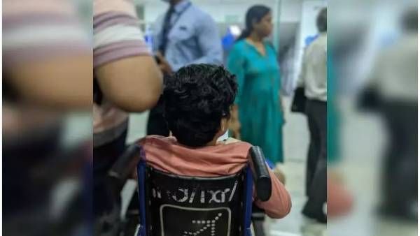 ఆ దివ్యాంగుడిని అలా చూడలే, రాంచీ ఎయిర్ పోర్టు డైరెక్టర్, ఎలక్ట్రిక్ వీల్ చైర్ కొనిస్తా: ఇండిగో సీఈవో