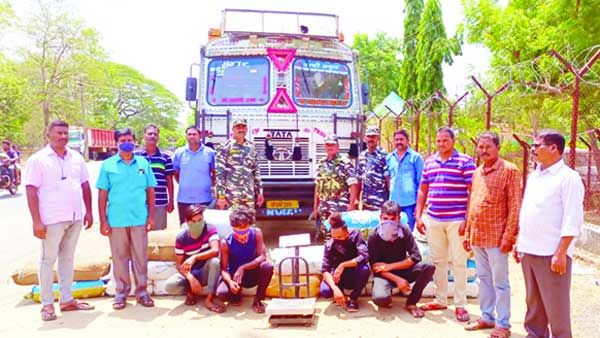 సినీఫక్కీలో ఏపీలో గంజాయి ఛేజింగ్... జలాశయంలోకి దూసుకెళ్లిన కారు; ఆపై ఏం జరిగిందంటే!!