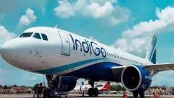 ఆ చిన్నారి విమాన ప్రయాణానికి నిరాకరణ-ఇండిగో ఎయిర్ లైన్స్ కు రూ.5 లక్షల జరిమానా