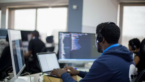 రూ.6 నుంచి రూ.8 కోట్లు: అయినా యాపిల్ జాబ్ వదిలిన గుడ్ ఫెల్లో, కారణమిదే.?