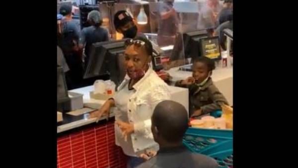 viral video: ఇదేం లవ్ ప్రపోజల్‌రా అయ్యా.. మెక్ డొనాల్డ్స్‌ లైన్‌లోనే అలా.. దూల తీరిందా...?