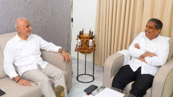 సజ్జల-సాయిరెడ్డి మీట్.. ఏం చర్చించారంటే, కొత్త లుక్‌లో ఎంపీ