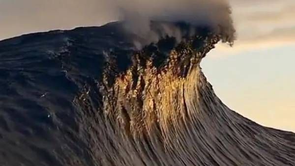 viral video:వావ్.. మేఘాలను తాకిన అలలు, అద్భుతంగా వీడియో.. మరీ నిజమేనా..?