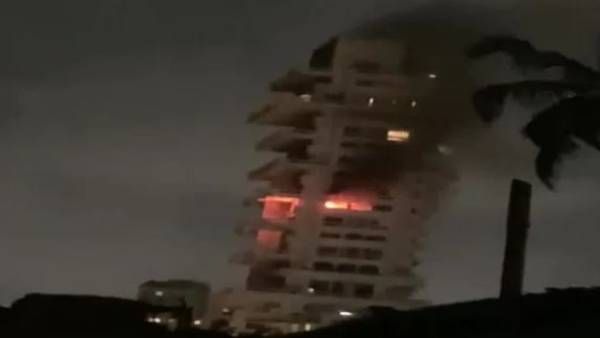 షారుక్ ఖాన్ నివాసం సమీపంలో అగ్నిప్రమాదం.. 14వ అంతస్తులో ఎగిసిపడుతోన్న మంటలు