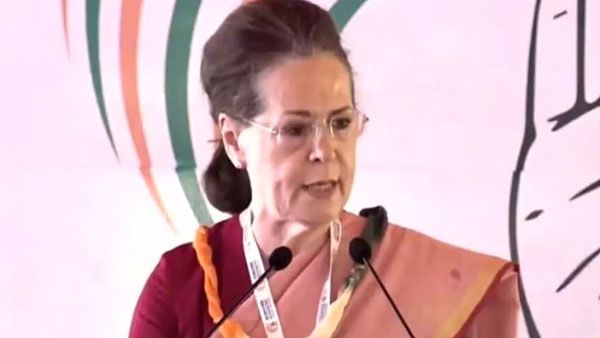 కన్యాకుమార్ నుంచి కాశ్మీర్ వరకు యాత్ర: సీనియర్, జూనియర్ నేతలకు సోనియా పిలుపు