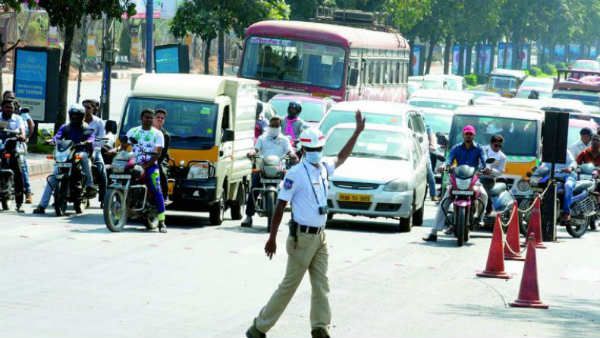 వాహనదారులకు శుభవార్త.. గూగుల్ తో ఒప్పందం; హైదరాబాద్లో ట్రాఫిక్ కష్టాలకు చెక్!!