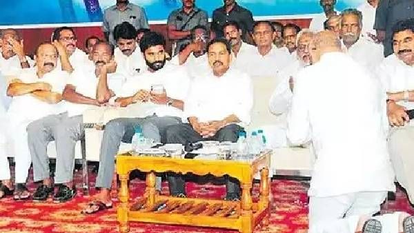 శెట్టిబలిజలకు మంత్రి వేణుగోపాలకృష్ణ క్షమాపణ- వైవీ సుబ్బారెడ్డి కాళ్లు మొక్కడంపై..