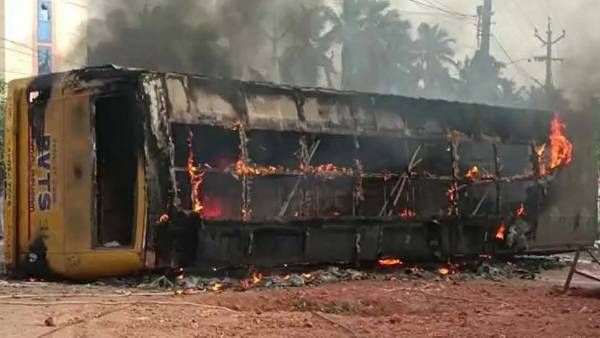 పోలీసుల చక్రబంధంలో అమలాపురం: బస్సులు తాత్కాలిక రద్దు; కొత్తవారు రాకుండా ఆంక్షలు